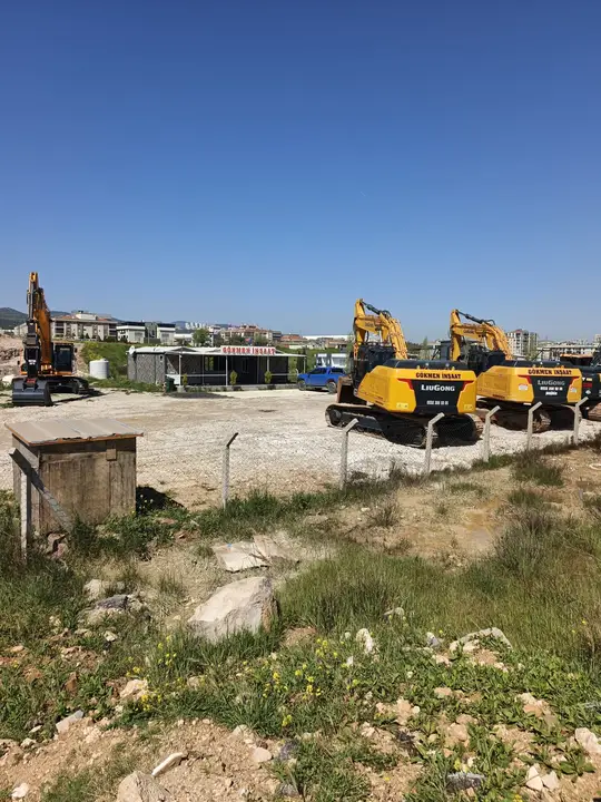 Mersin Palplanş: ekskavatöre bağlı vibro çakıcı